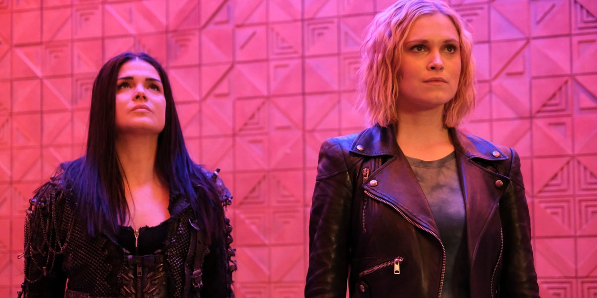 Marie Avgeropoulos et Eliza Taylor dans la saison 7 de "The 100".