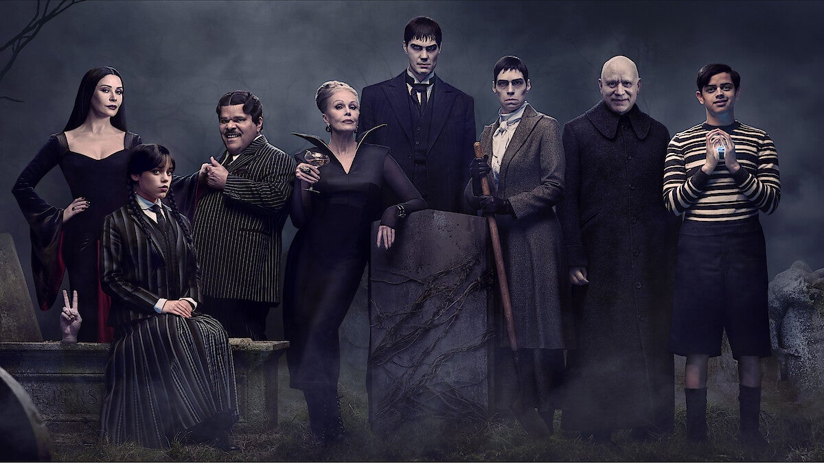 La famille Addams au complet dans la saison 2 de Mercredi, prochainement sur Netflix. 