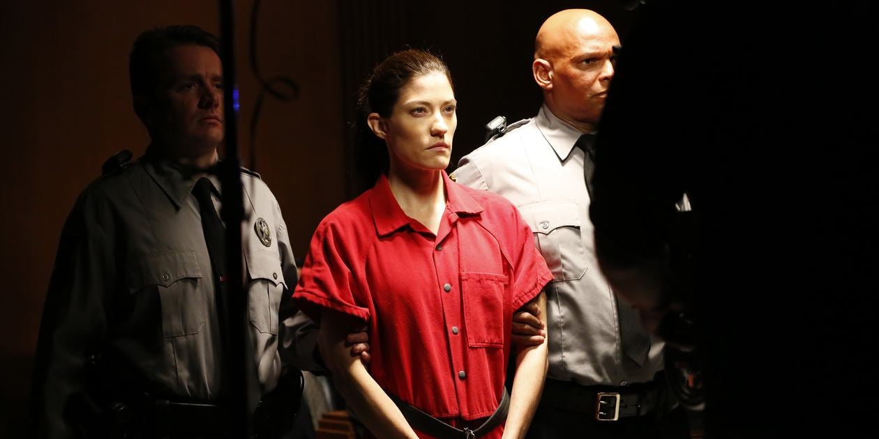 Erica Sheperd (Jennifer Carpenter), femme la plus détestée d'un pays qu'elle va devoir sauver dans The Enemy Wtihin