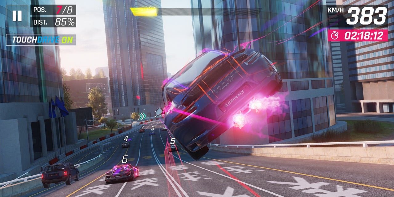 Devenez un pilote hors pair grâce à Asphalt 9, disponible sur SFR Gaming. 