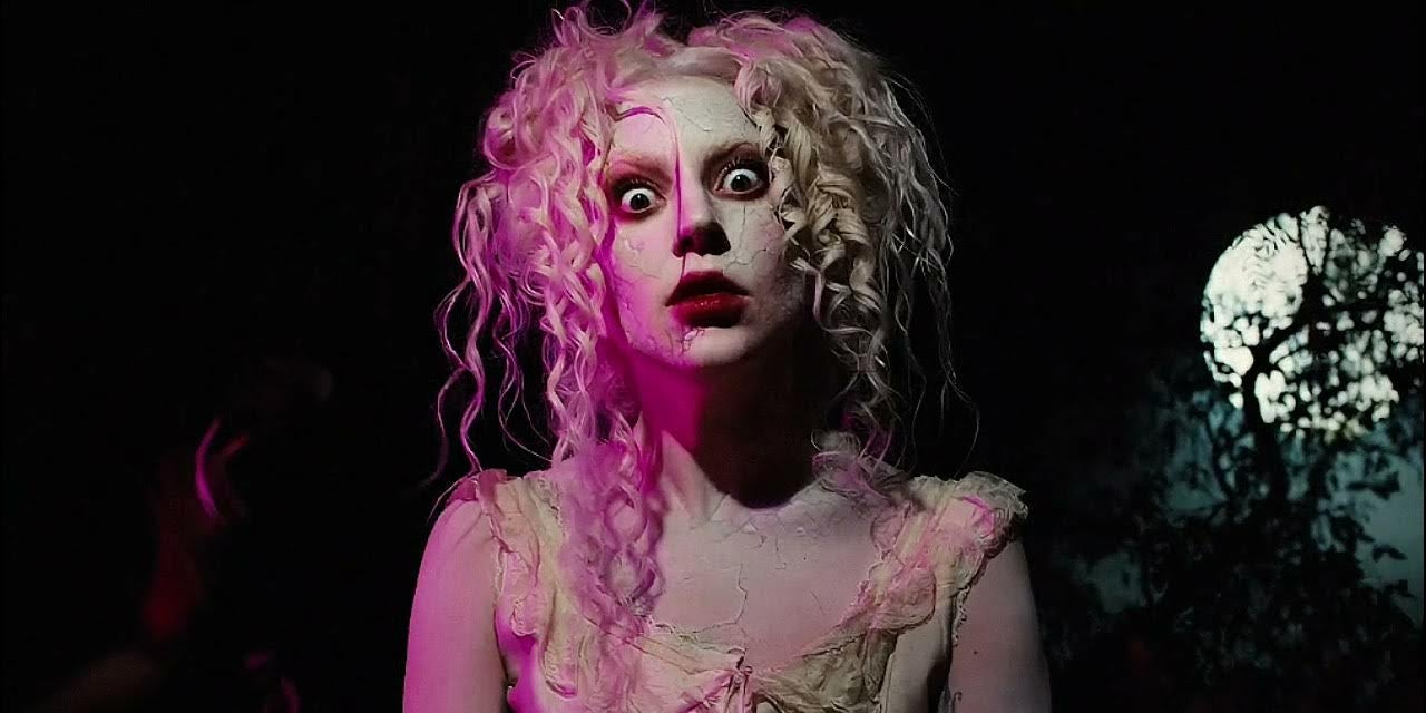 Lady Gaga poursuit son arc gothique avec son nouveau clip co-signé Tim Burton 