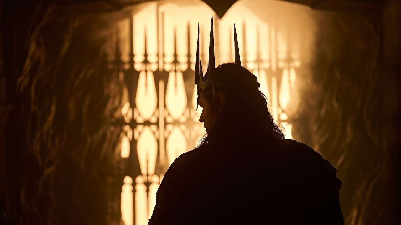 Un premier aperçu de Sauron et son couvre-chef iconique