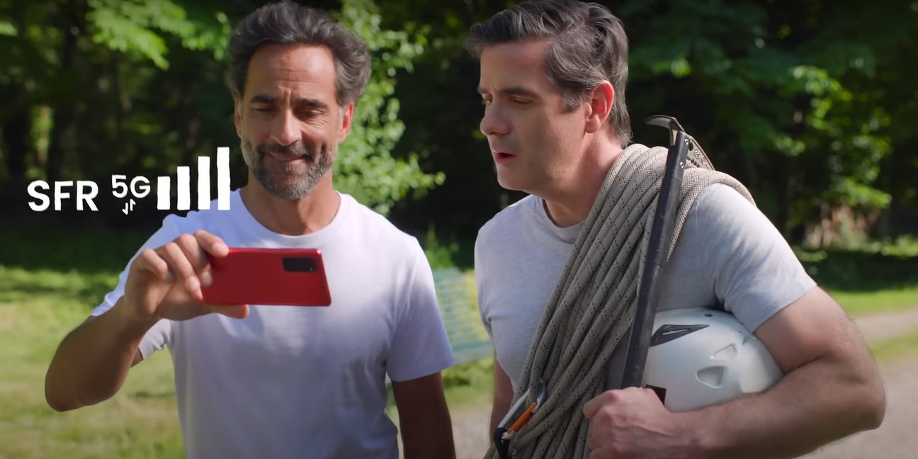 Faites comme Florent Peyre et optez pour un forfait 5G chez SFR afin de profiter de la meilleure connexion Internet mobile.