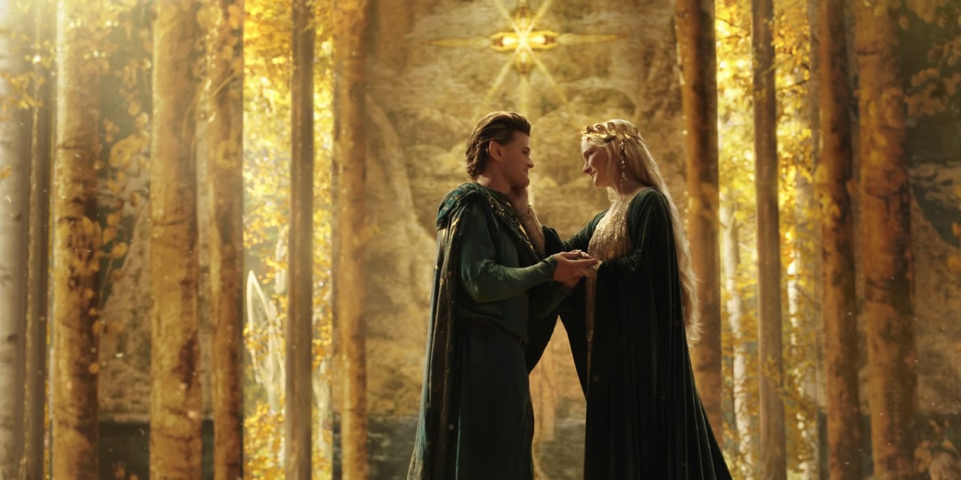 Galadriel et Elrond, deux personnages clé de la série Les Anneaux de Pouvoir sur Prime Video.