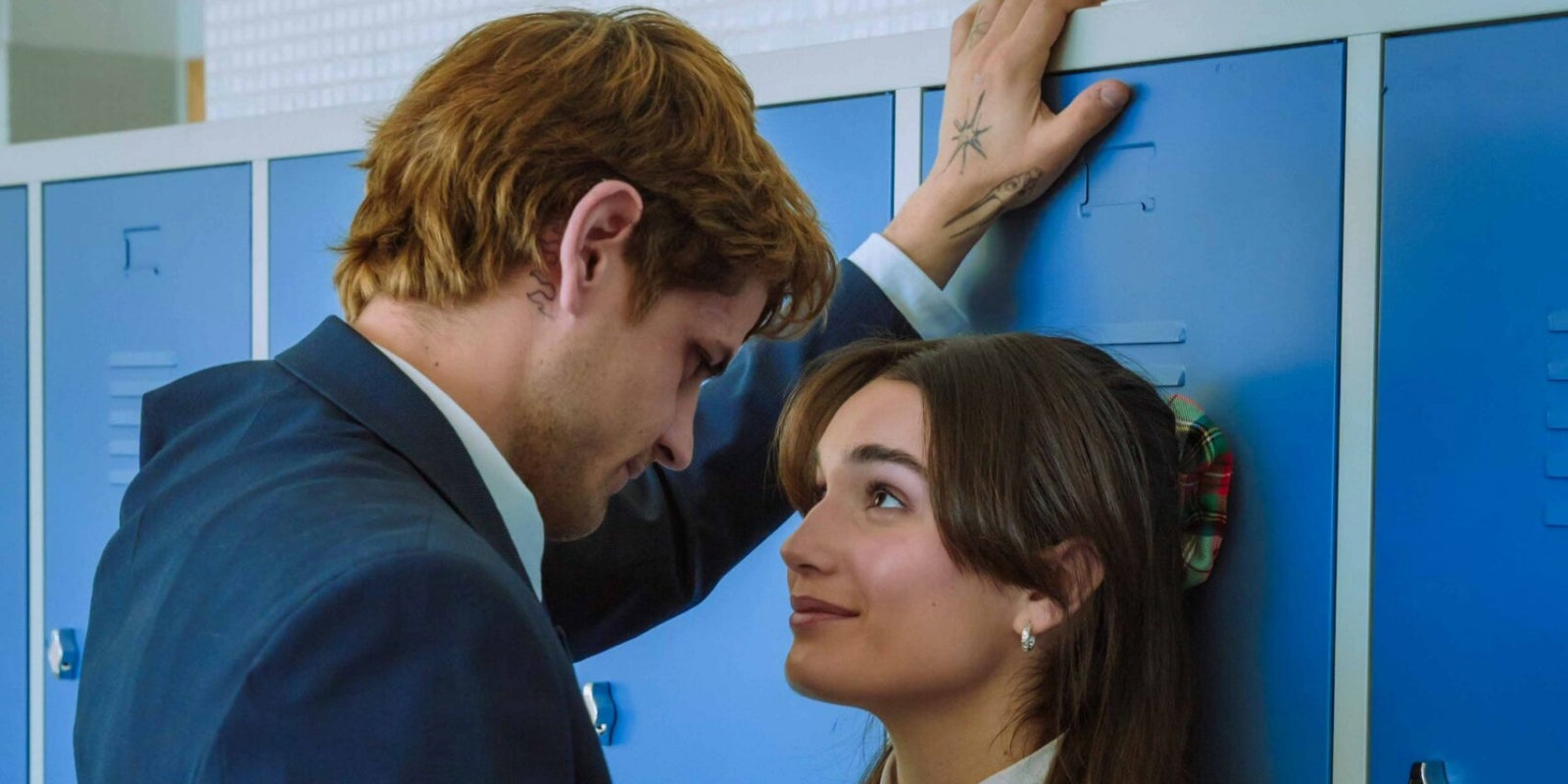 Alberto Olmo et Eléa Rochera (Eros et Reese) dans le film "Mala Influencia", disponible sur Netflix.