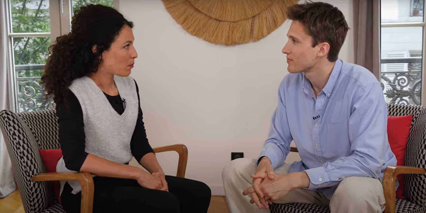 L'influenceur Jules comme César avec Marie-Cohen Skalli, co-directrice d'Emmaüs Connect. 