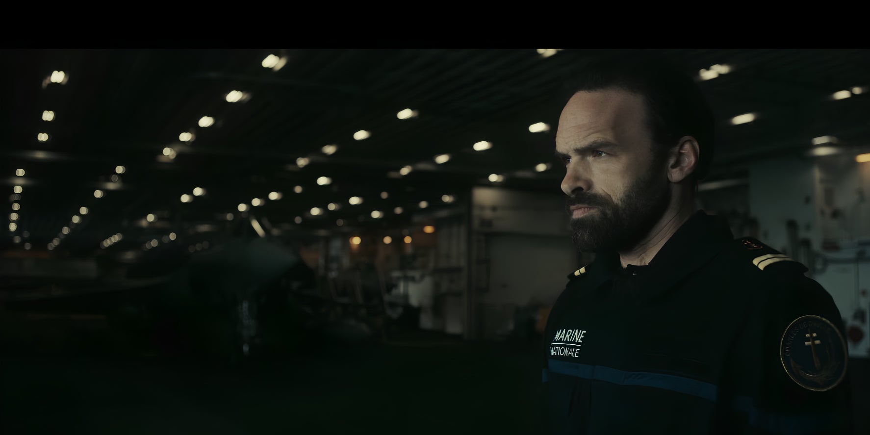 Alban Lenoir dans la série "Le Charles", à découvrir sur Prime Video.