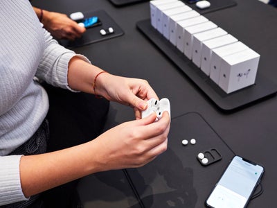 Apple : une mise à jour pour les AirPods 2