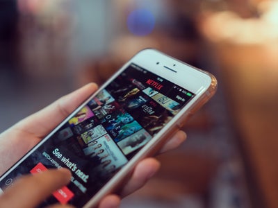 Netflix : comment télécharger automatiquement des contenus recommandés ?