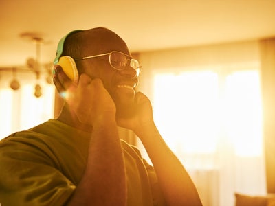 Journée du bonheur : découvrez les 10 chansons qui rendent le plus heureux... selon la science !