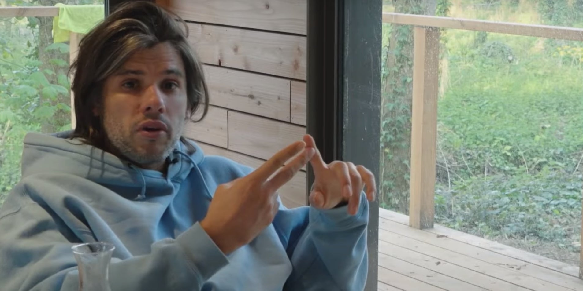Orelsan dans la série-documentaire Montre jamais ça à personne, partie 2 sur Prime Video