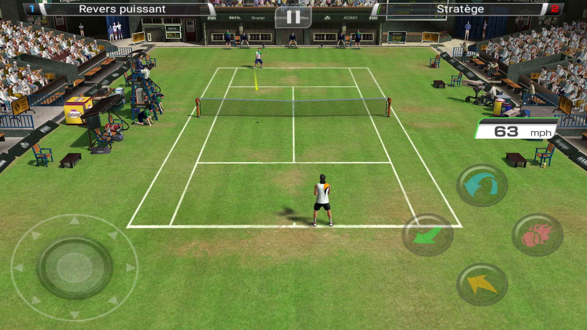 Après un retour puissant, mieux vaut se repositionner rapidement au milieu du court !