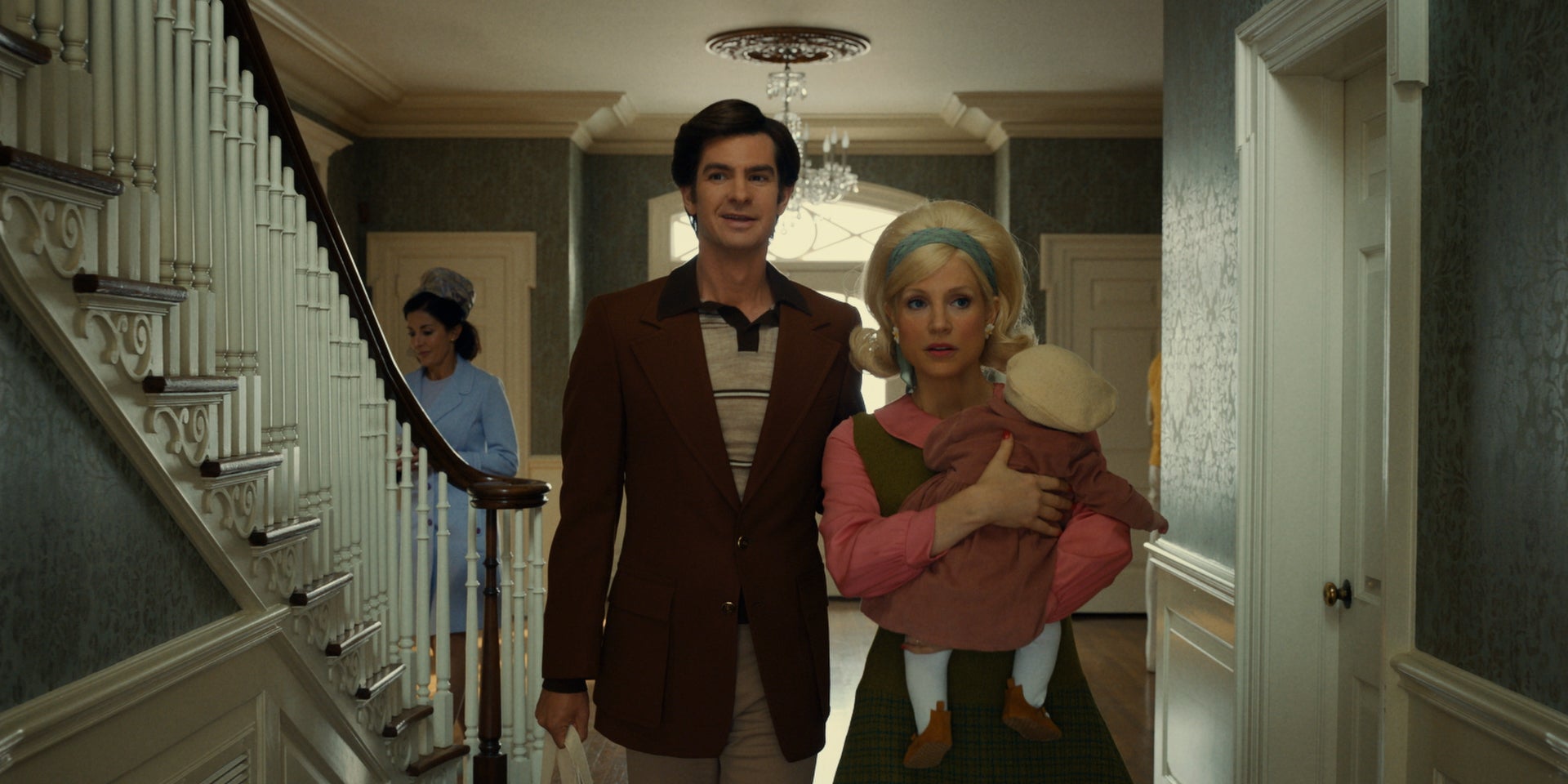 Andrew Garfield et Jessica Chastain à l'affiche de "Dans les yeux de Tammy Faye" sur Disney+.