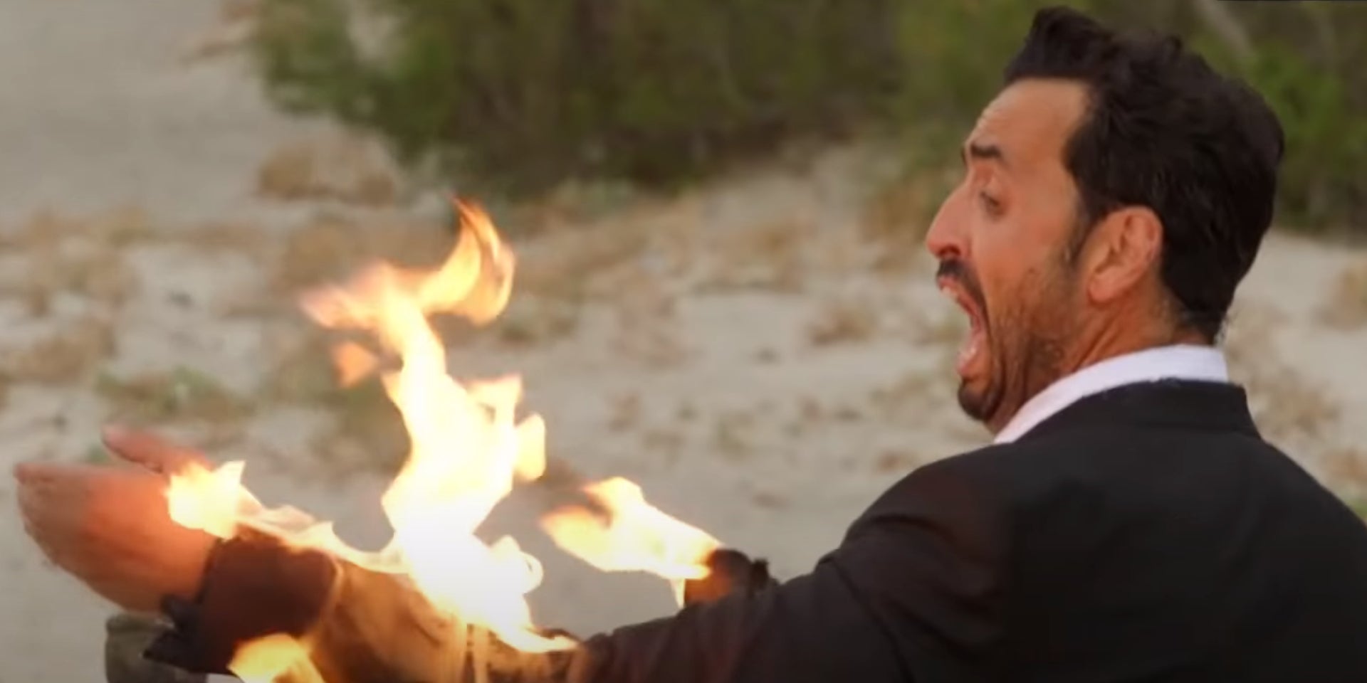 Jonathan Cohen alias Marc dans la bande-annonce pour Le Flambeau : les Aventuriers de Chupacabra