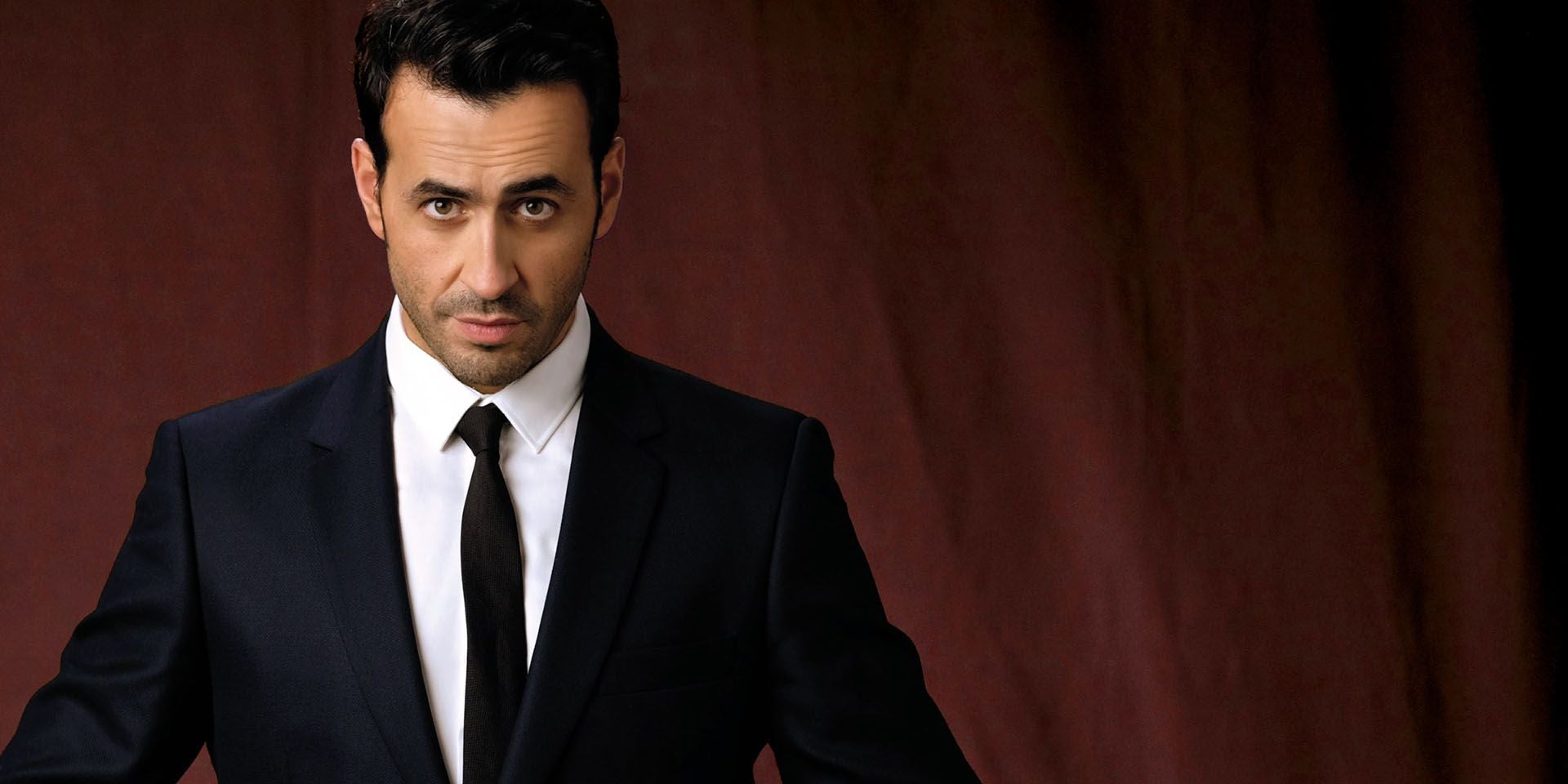 Jonathan Cohen en drôle de Bachelor dans La Flamme, bientôt sur Canal+