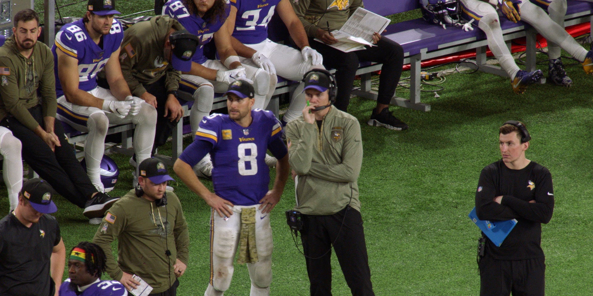 Le quarterback des Vikings du Minnesota Kirk Cousins et son entraîneur Kevin O'Connell, à retrouver dans la série ''Quarterback'' sur Netflix.
