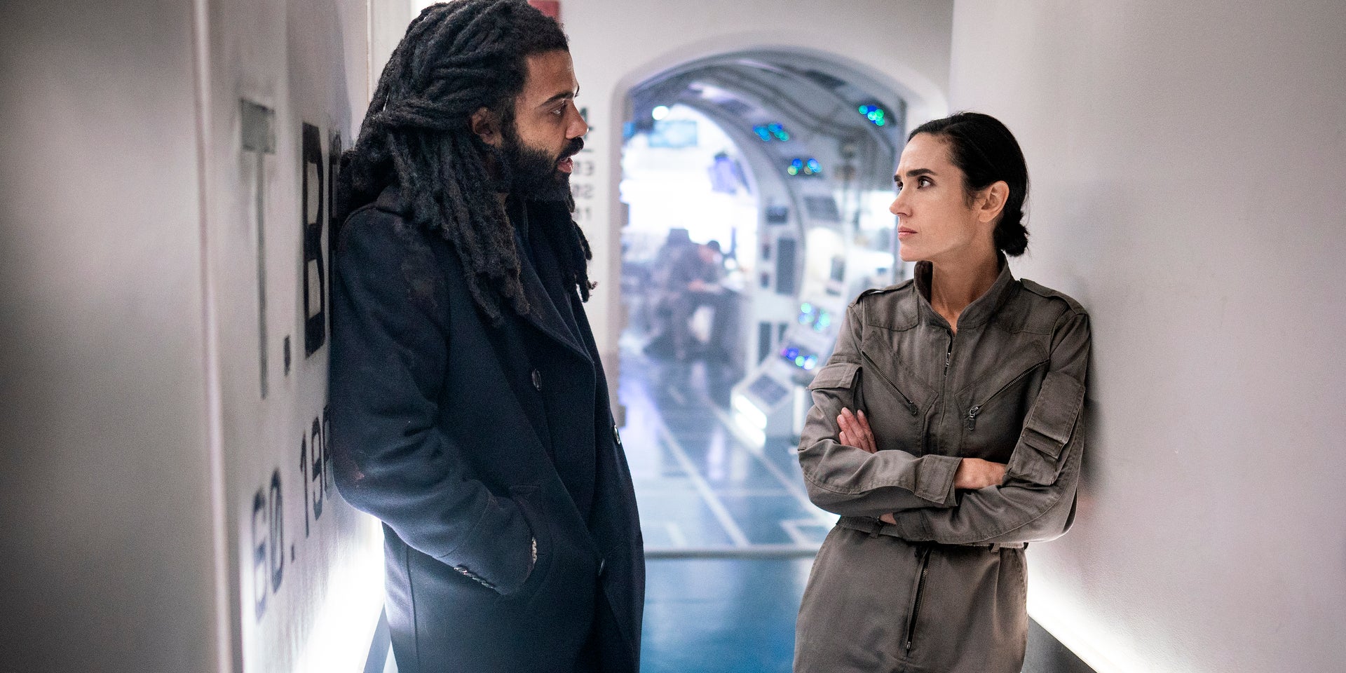 Daveed Diggs (Andre Layton) et Jennifer Connelly (Melanie Cavill) reprennent du service dans la saison 2 de "Snowpiercer".