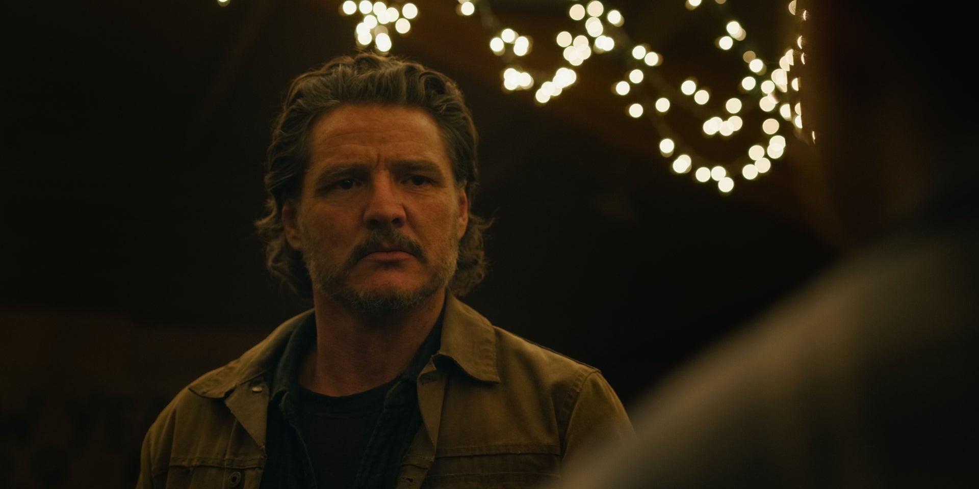 Pedro Pascal va évoquer une décision difficile dans cette saison 2 de "The Last of Us".