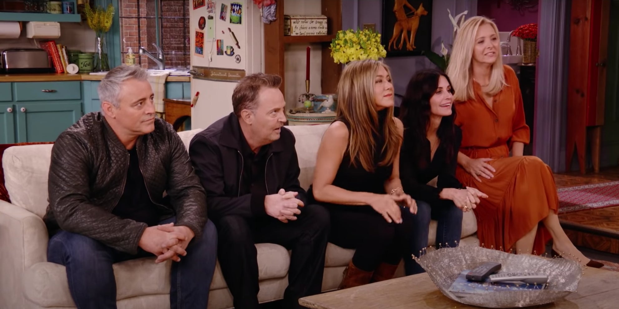 Matt LeBlanc, Matthew Perry, Jennifer Aniston, Courtney Cox et Lisa Kudrow dans l'appartement de Monica, (presque) comme si c'était hier...