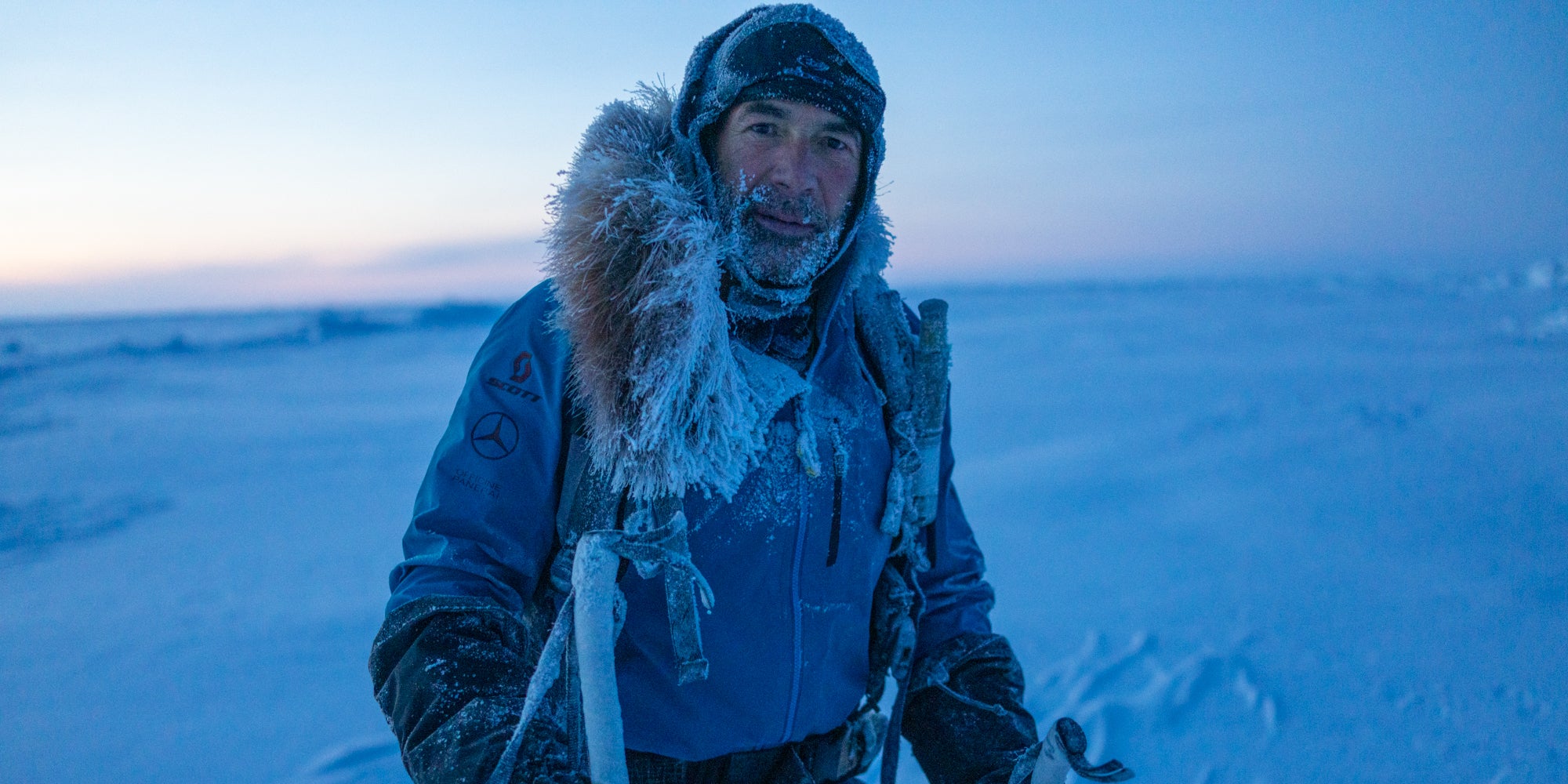 Mike Horn lors de sa dernière expédition au pôle nord, à laquelle est consacré le premier épisode de "Survivre à l'impossible".