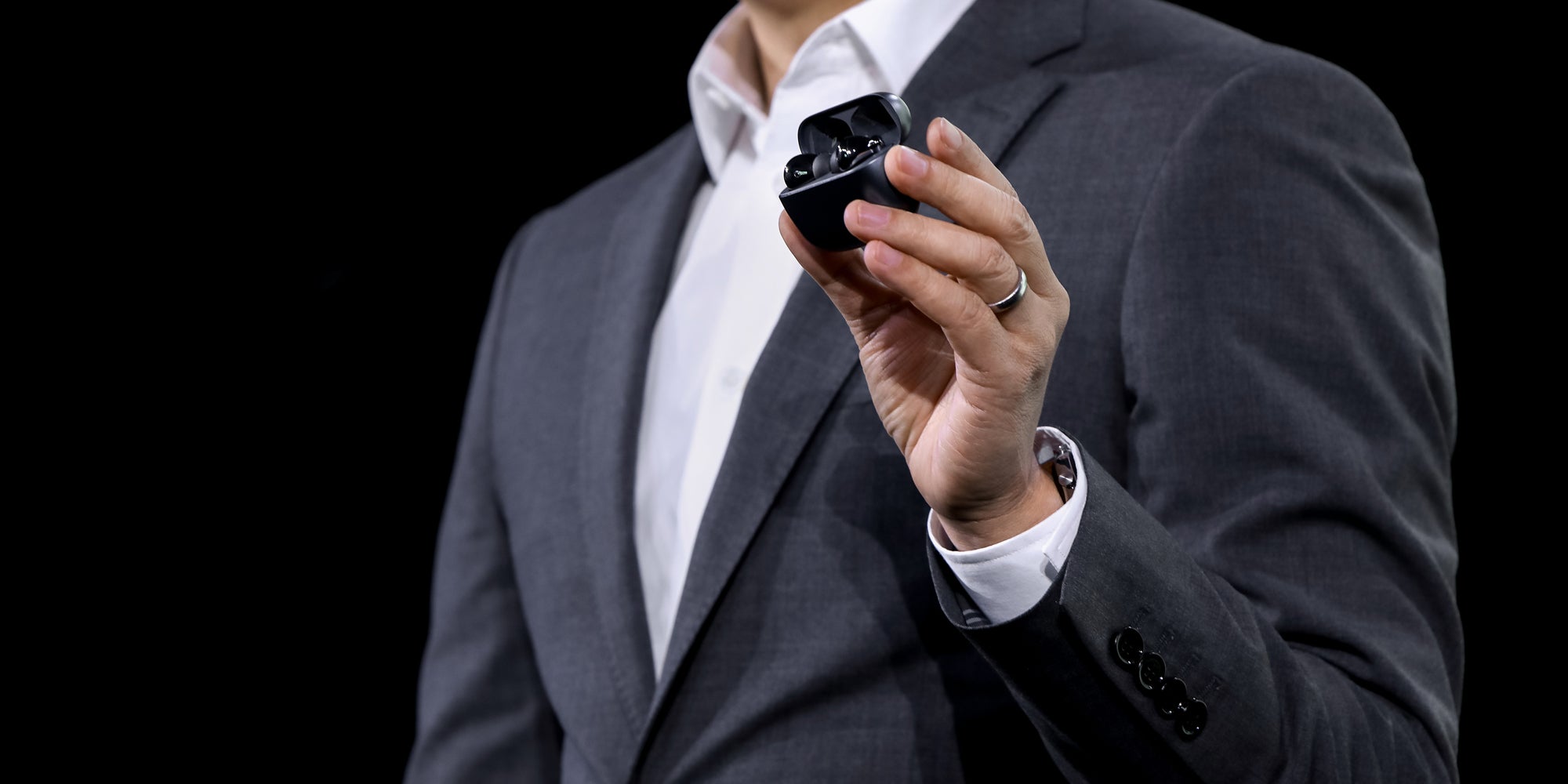 Les écouteurs sans fil HONOR Earbuds 3 Pro présentés à la Mobile World Congress, à Barcelone, le 28 février 2022.