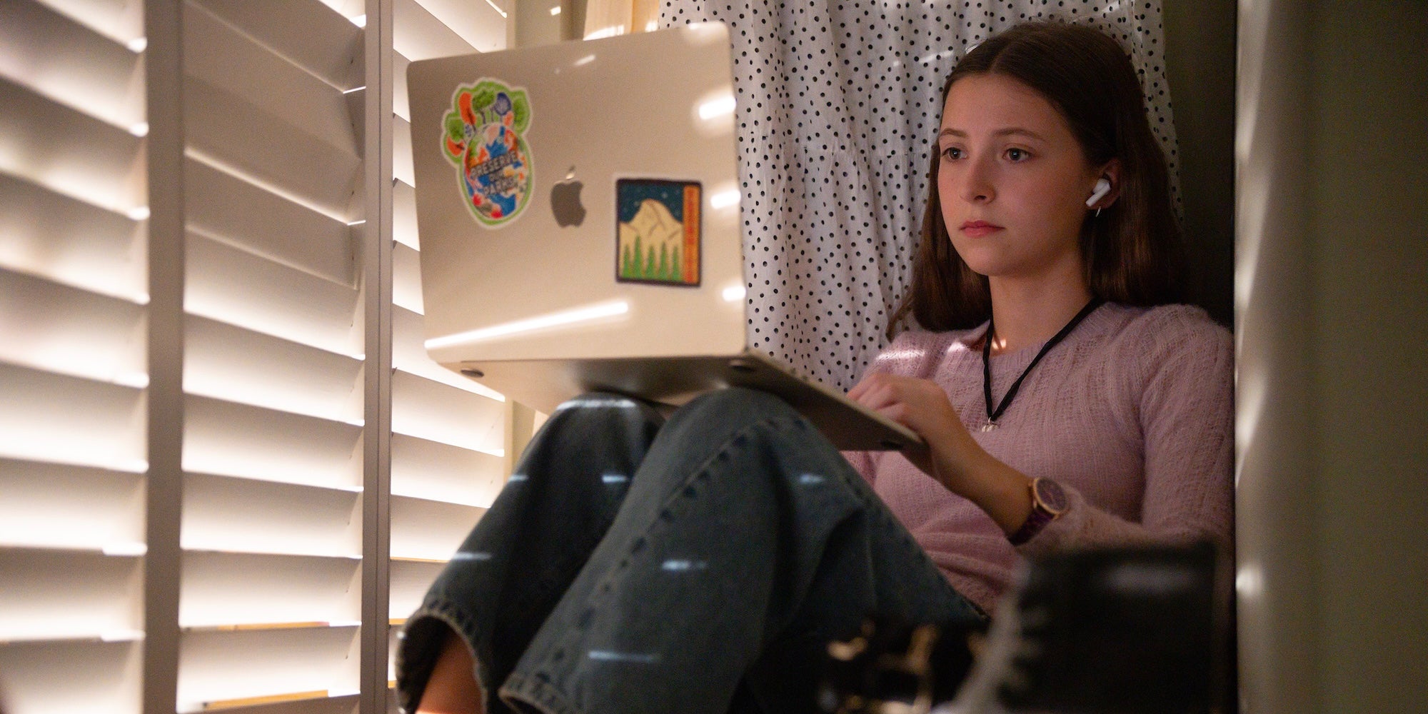 Leah (Keeley Karsten), la fille de Malcolm, est l'un des nouveaux personnages du revival "Malcolm - Rien n'a changé"