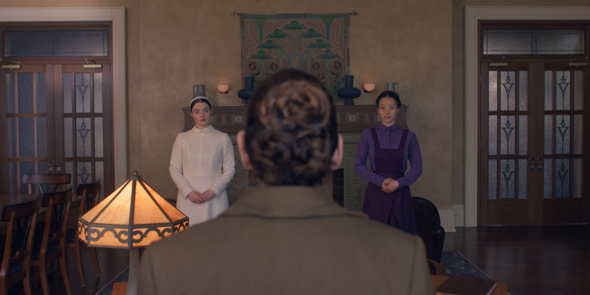 Replongez bientôt dans l'univers de "La Servante Écarlate" avec une nouvelle série sur Disney+, baptisée "The Testaments".