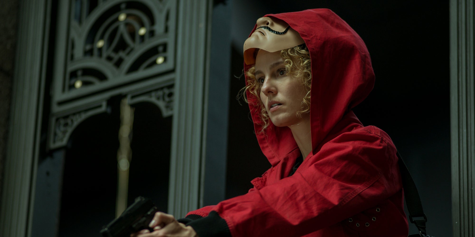 Otage au début de la série, Mónica devient Stockholm et rejoint le gang pour la troisième partie de La Casa de Papel sur Netflix