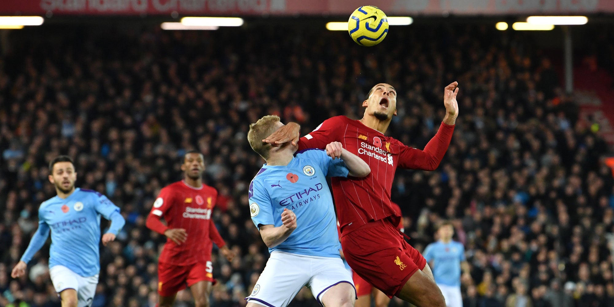 Van Dijk et De Bruyne à la lutte lors du match aller entre Liverpool et Manchester City (3-1), le 10 novembre 2019