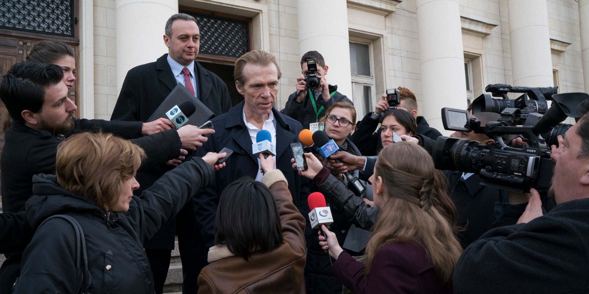 Conrad Harlow (Richard Brake), l'un des principaux antagonistes de la première saison de la série Absentia sur Altice Studio.