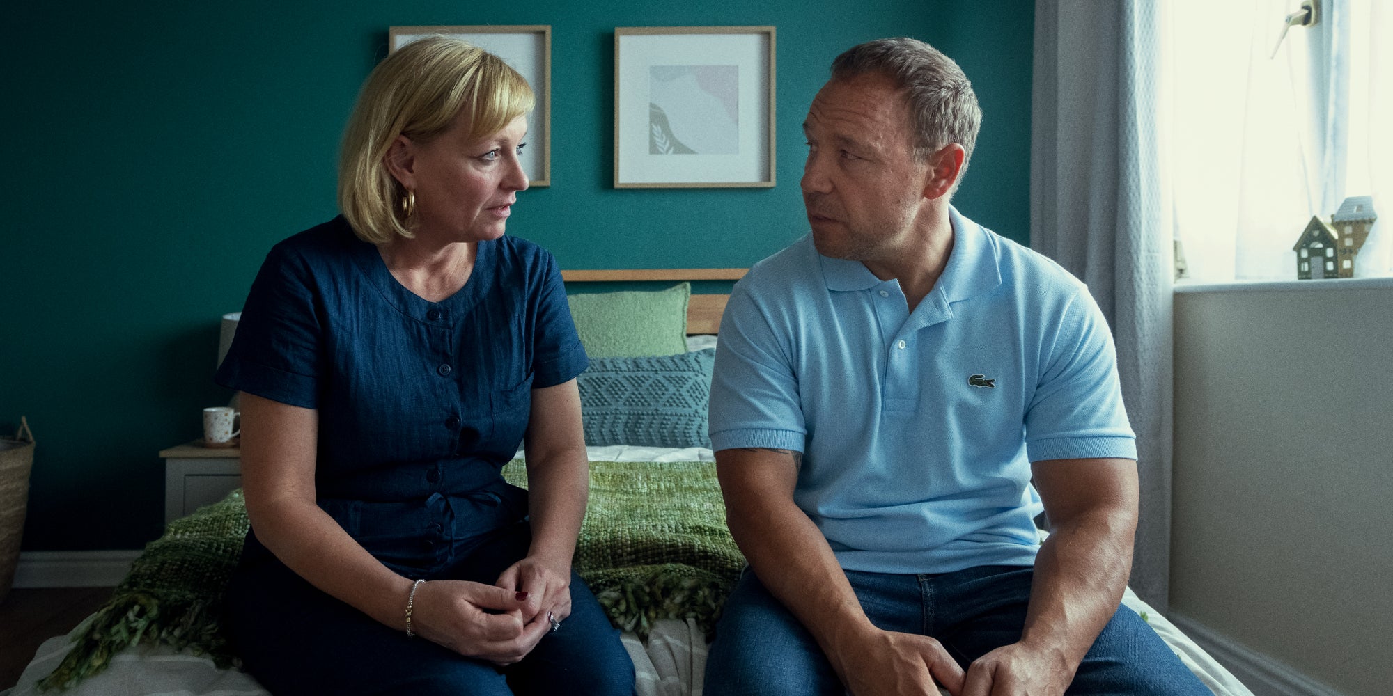 Christine Tremarco (Manda Miller) et Stephen Graham (Eddie Miller) dans la mini-série "Adolescence".