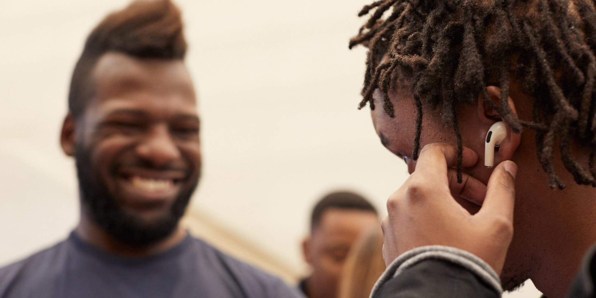 On vous explique comment partager du son entre deux paires d’AirPods à partir d'un seul iPhone.