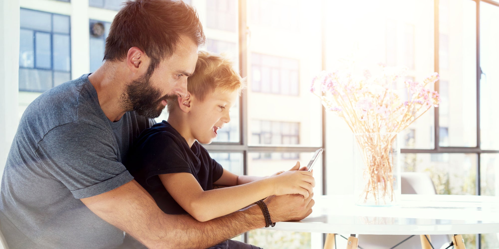 Grâce au contrôle parental, plus besoin d'être tout le temps derrière votre enfant pour s'assurer qu'il navigue en toute sécurité !