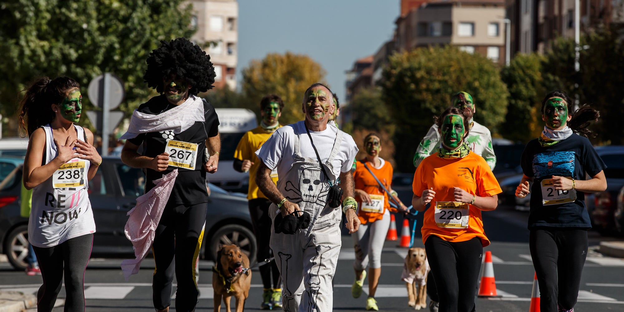 La course "Nuclear Running Dead", le 30 octobre 2016 en Espagne, où les coureurs sont déguisés en zombies.