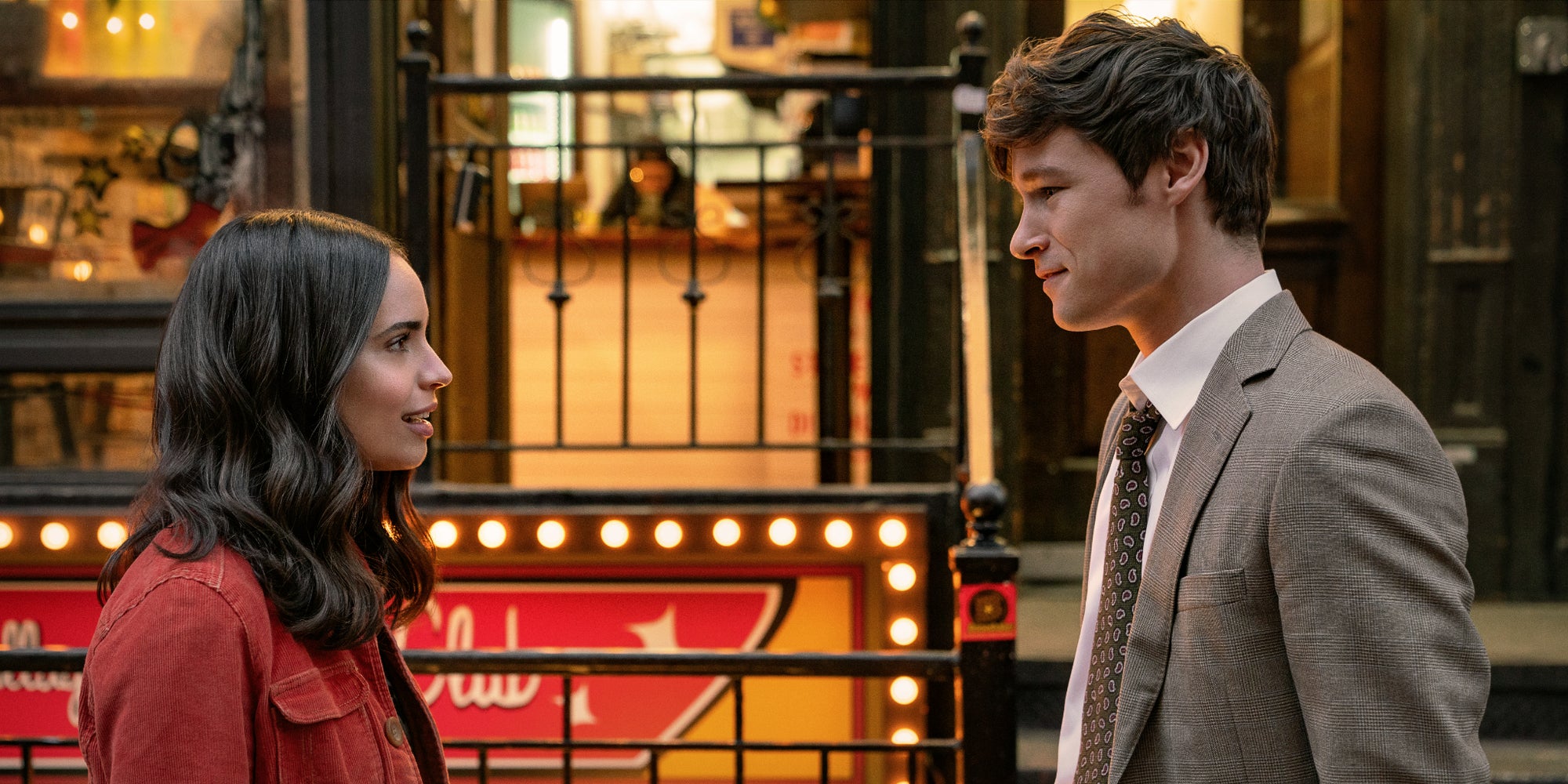 Sofia Carson (Alex) et Kyle Allen (Brad) dans la rom-com "The Life List".