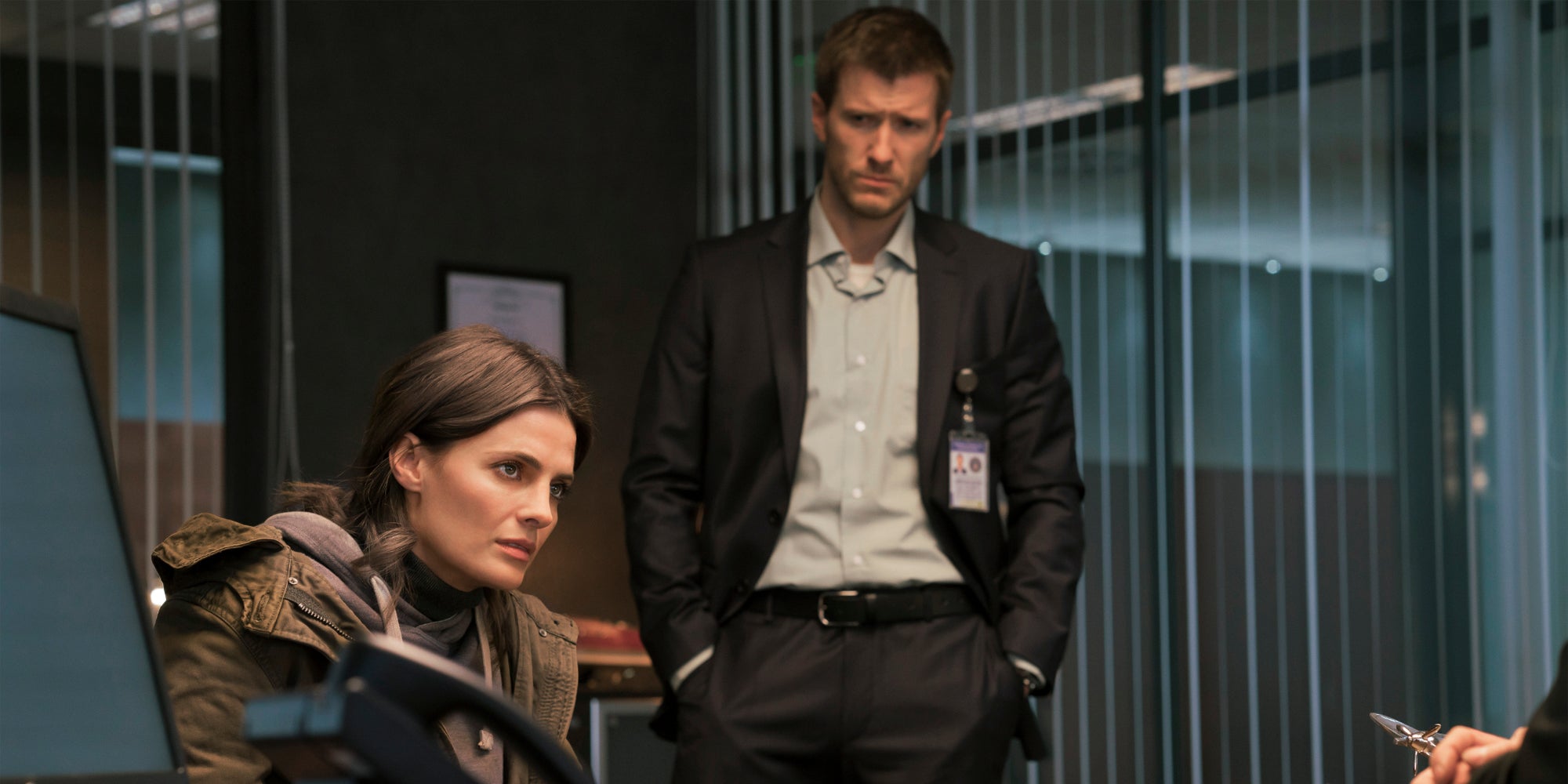 Emily Byrne (Stana Katic) et Nick Durand (Patrick Heusinger) dans la série Absentia diffusée en France sur Altice Studio et SFR Play VOD illimitée.