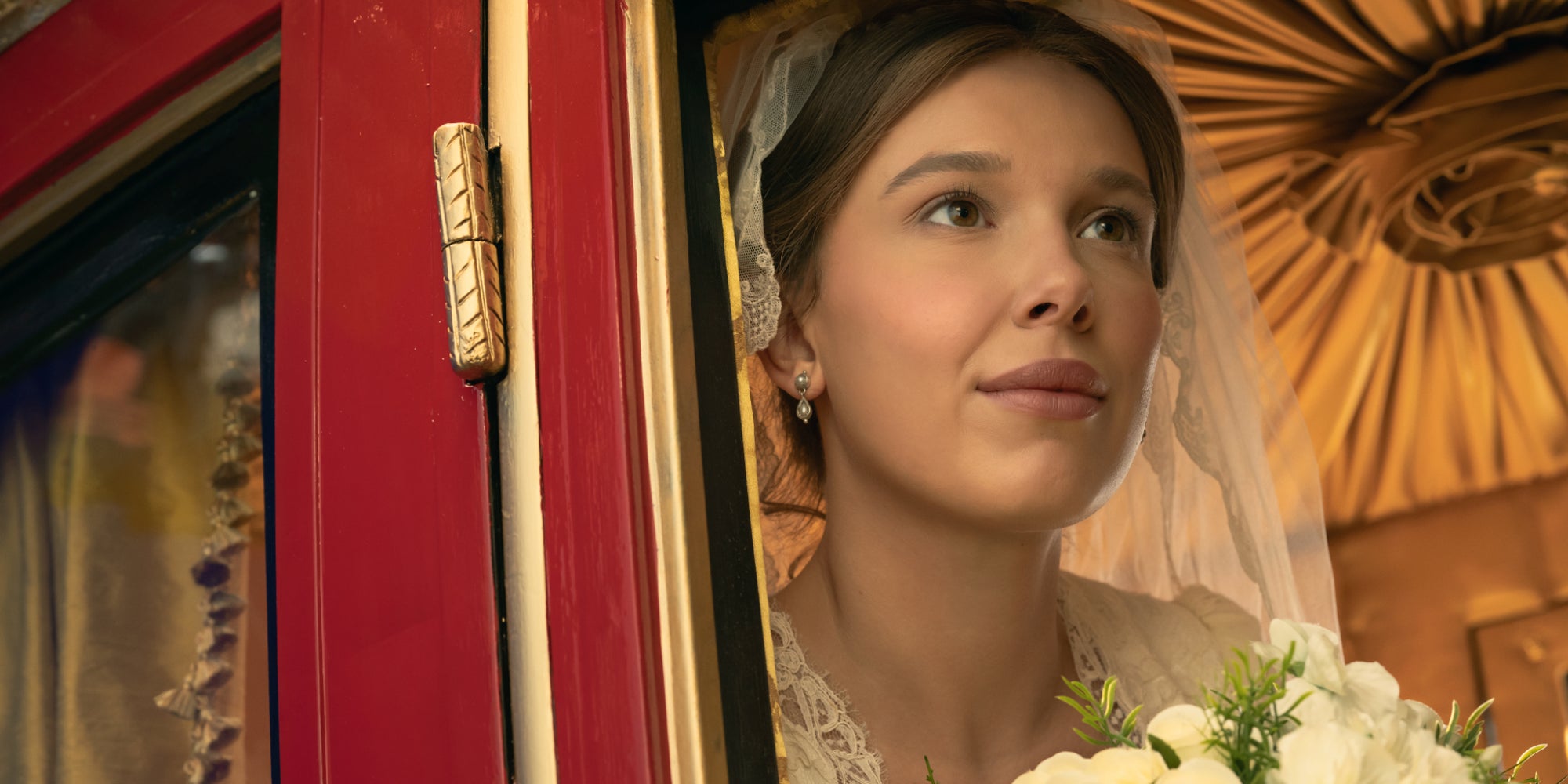 Millie Bobby Brown, de retour dans la peau d'Enola Holmes, pour le troisième volet des aventures de la détective sur Netflix.