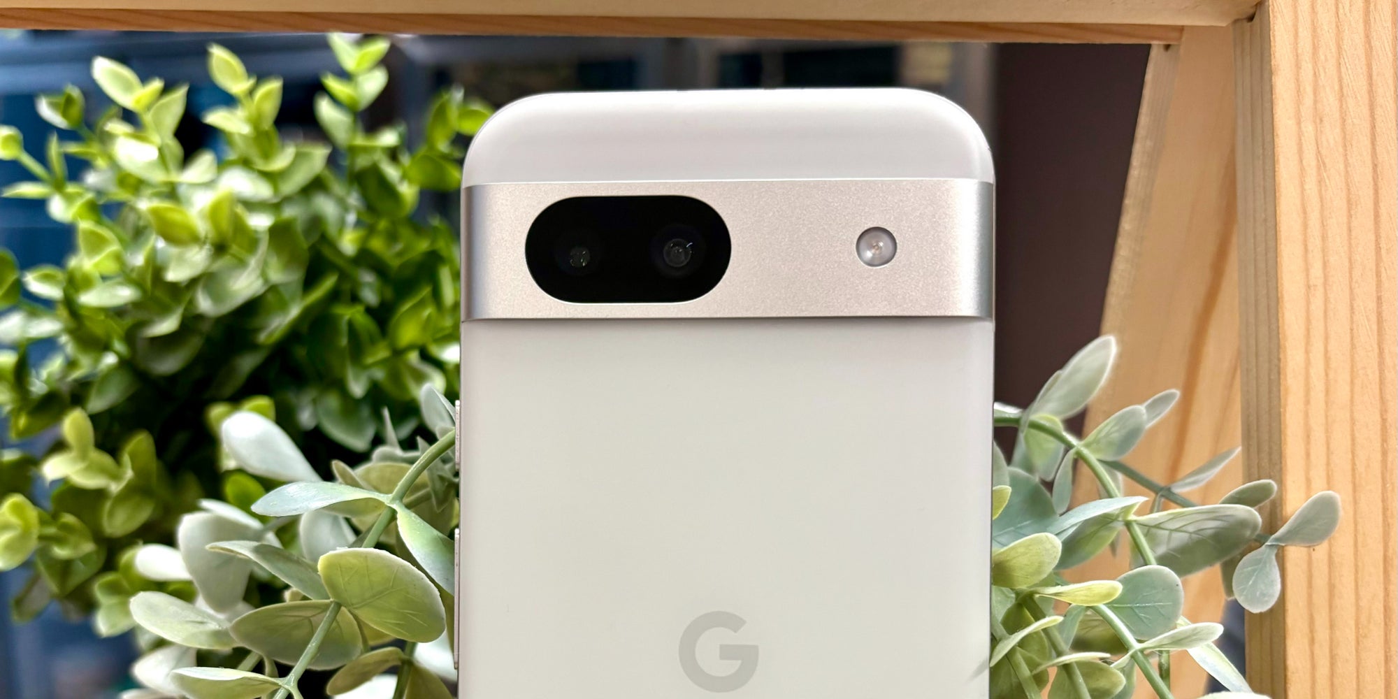 Le Google Pixel 9 arborera un nouveau design de module caméra, différent du Pixel 8a (en photo).