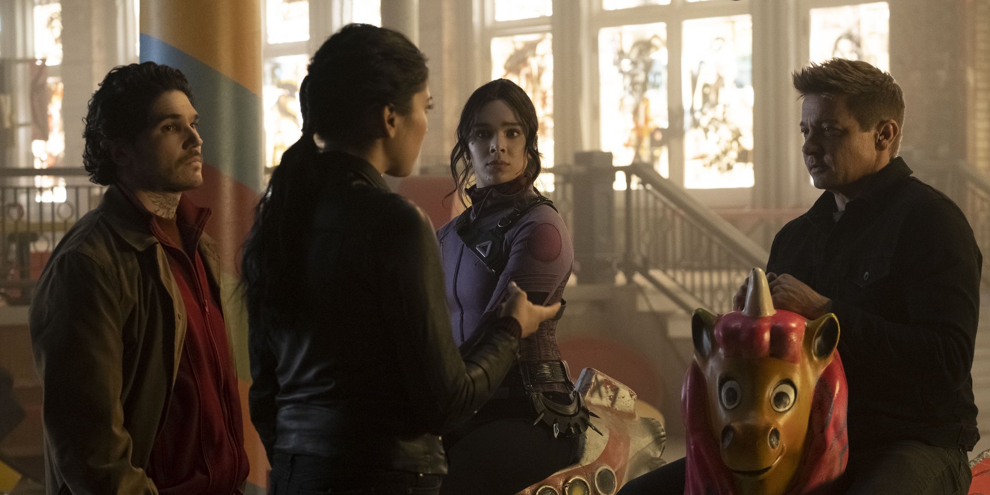 Fra Fee (à gauche) dans l'épisode 3 de la saison 1 de Hawkeye sur Disney+