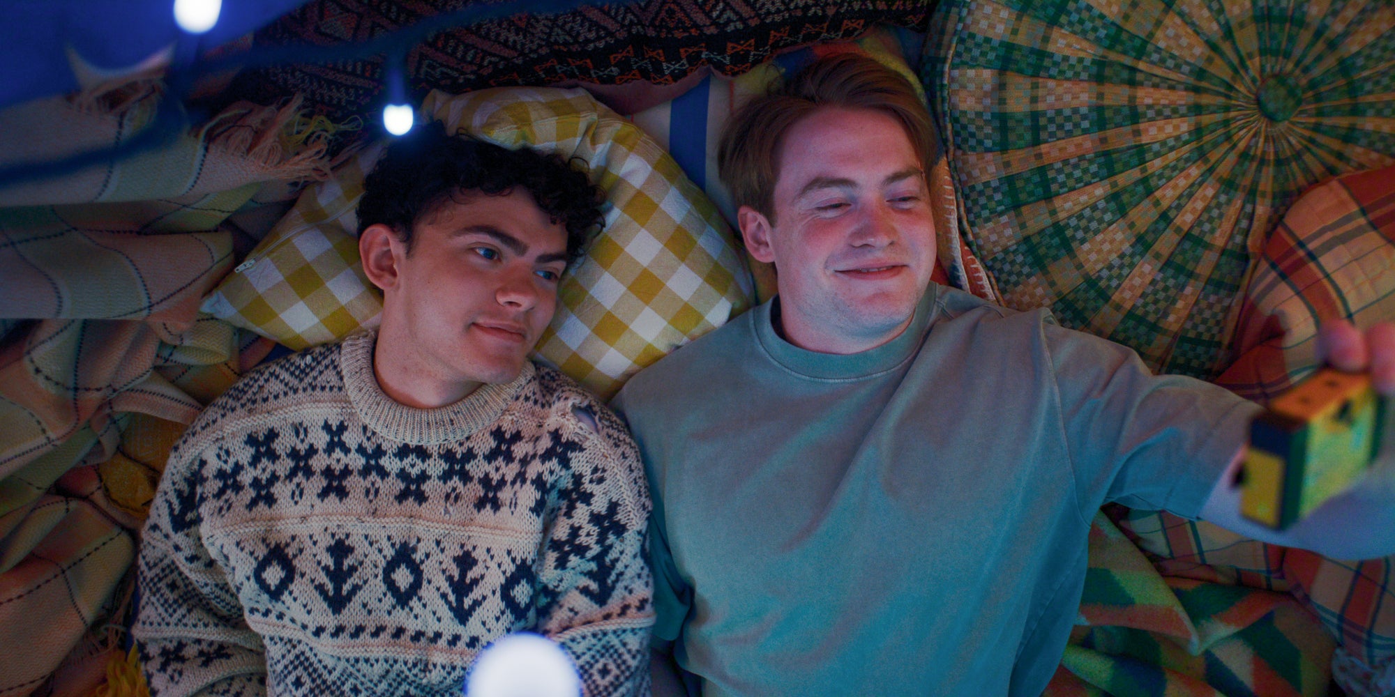 Joe Locke et Kit Connor dans "Heartstopper Forever", bientôt sur Netflix.