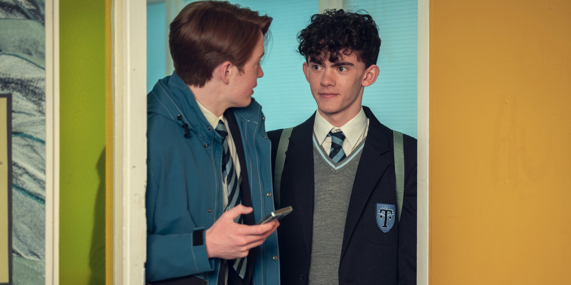 Kit Connor (à gauche) et Joe Locke (à droite) dans la saison 1 de Heartstopper