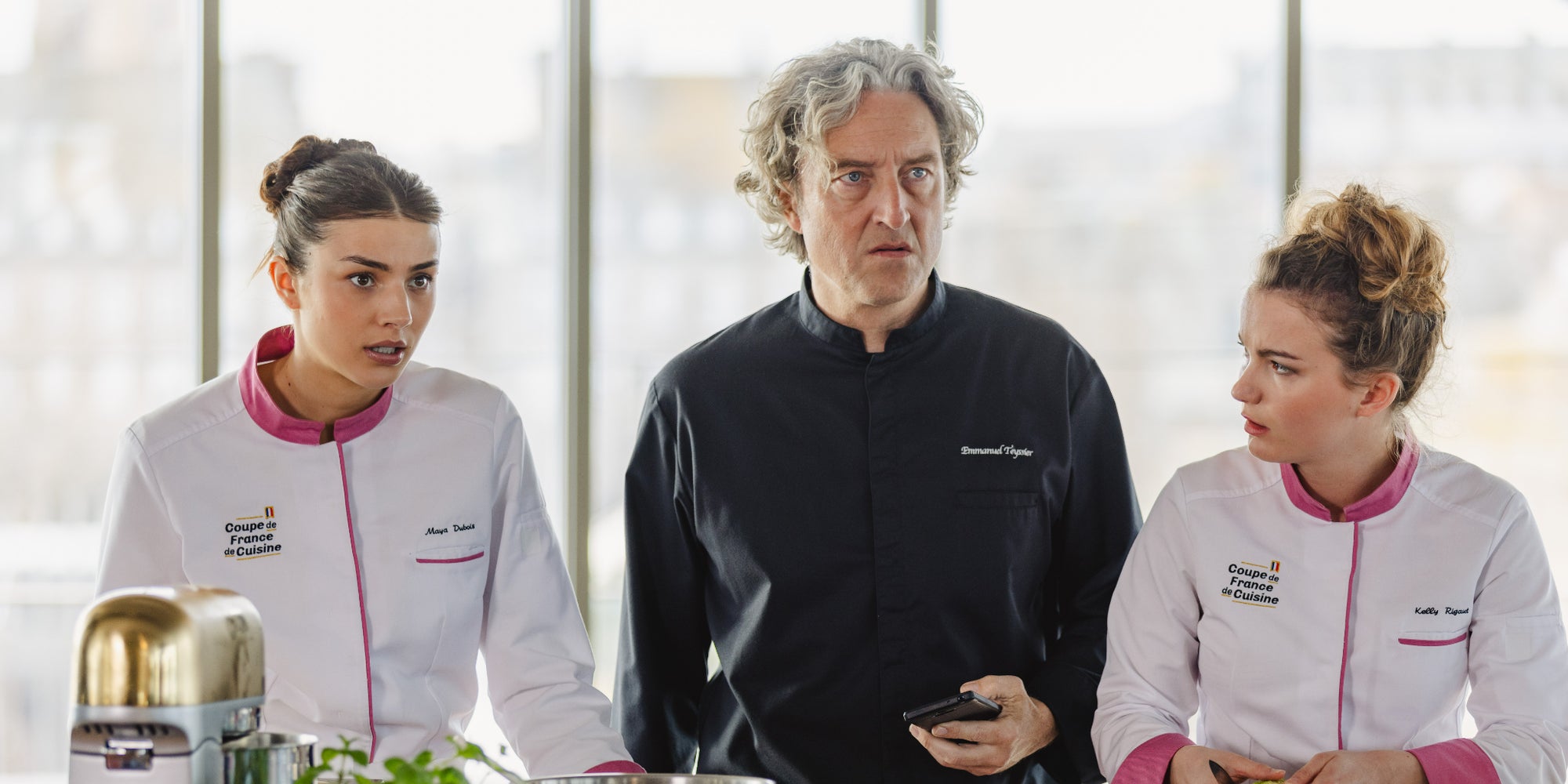 Benjamin Baroche, Axelle Dodier et Alexandra Favalli dans la série "Ici tout commence", diffusée sur TF1 et prochainement sur Netflix ! 