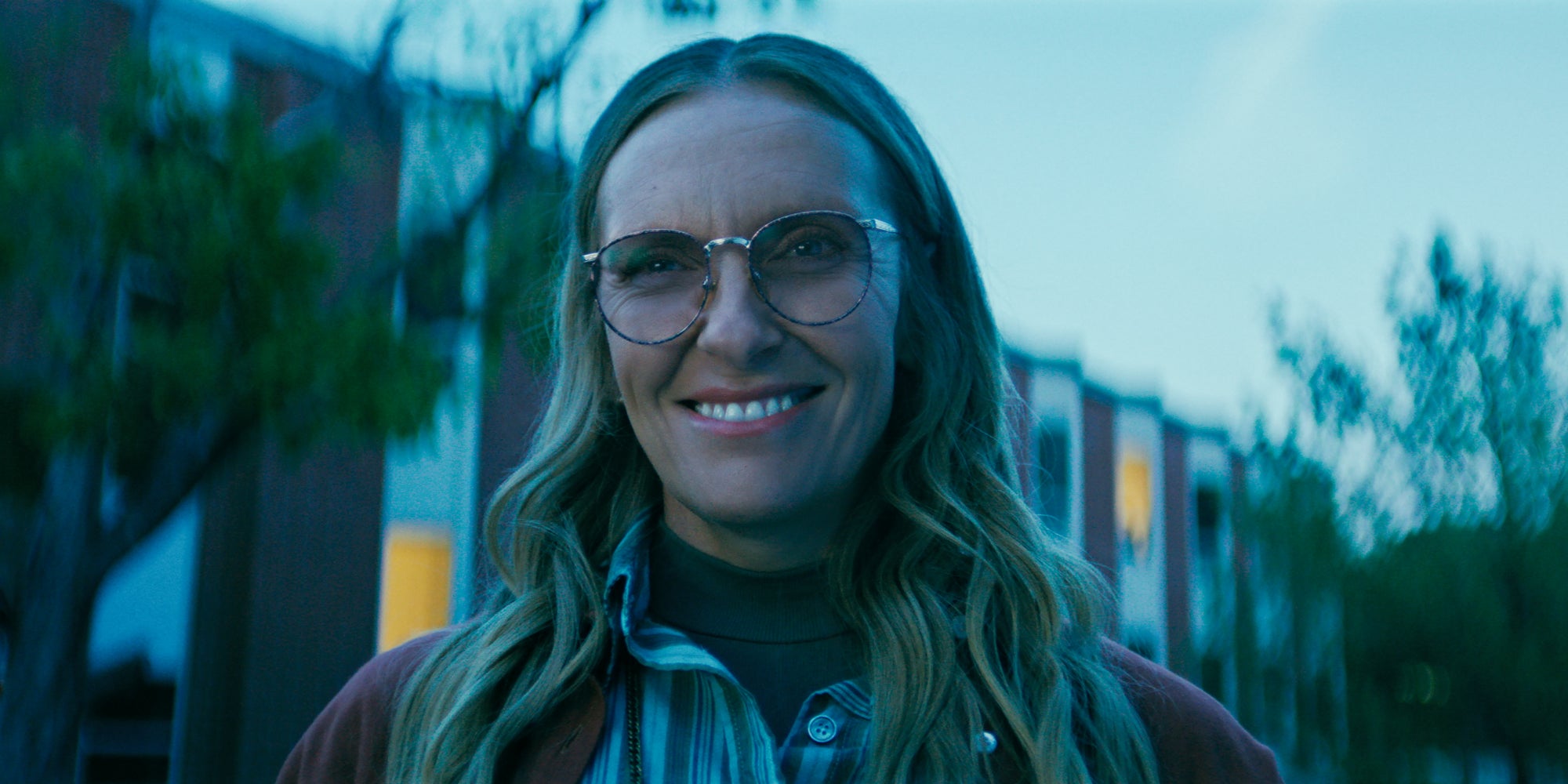 Toni Collette est Evelyn Wade dans la mini-série "Indociles" sur Netflix. 