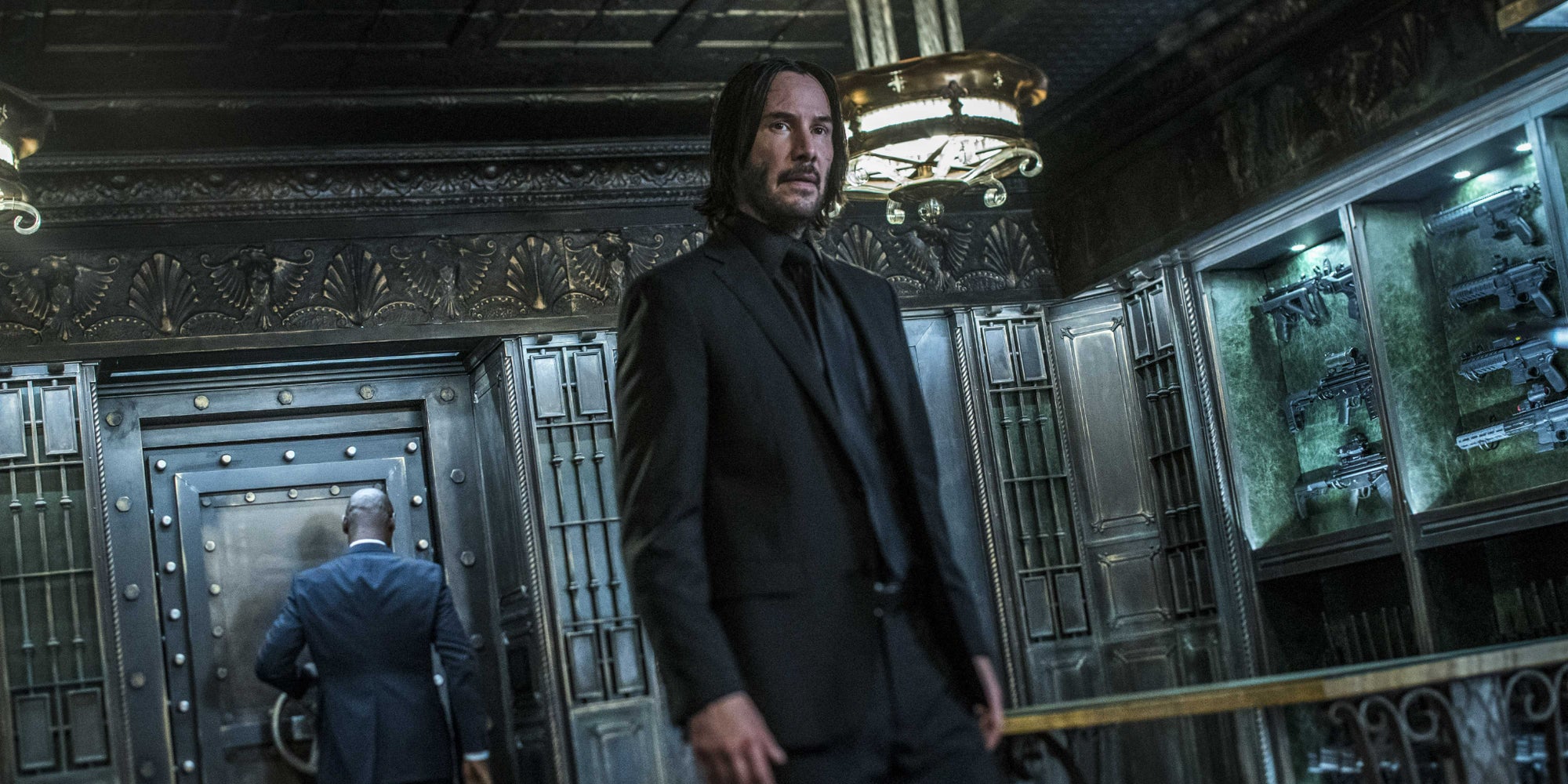 Keanu Reeves dans John Wick 3, l'opus où apparaît le personnage de Rooney pour la première fois.