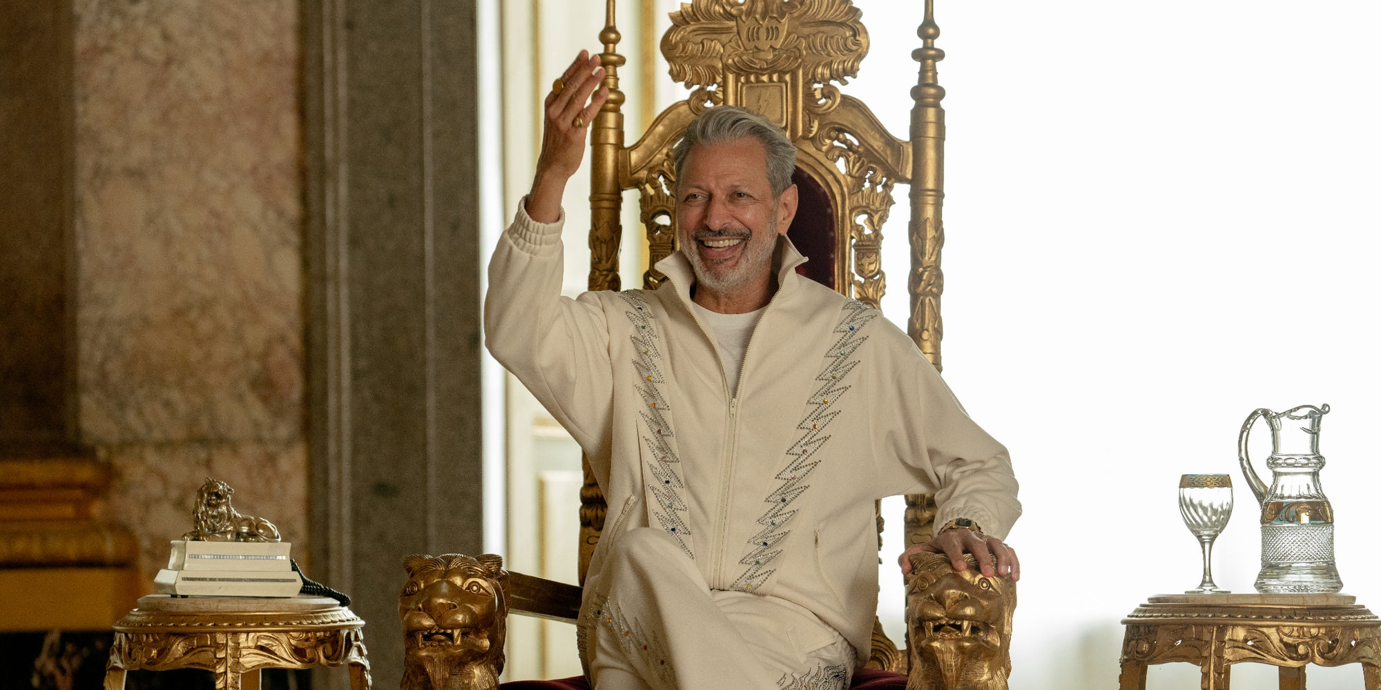 Jeff Goldblum incarne Zeus dans la série ''Kaos'', à voir dès maintenant sur Netflix.