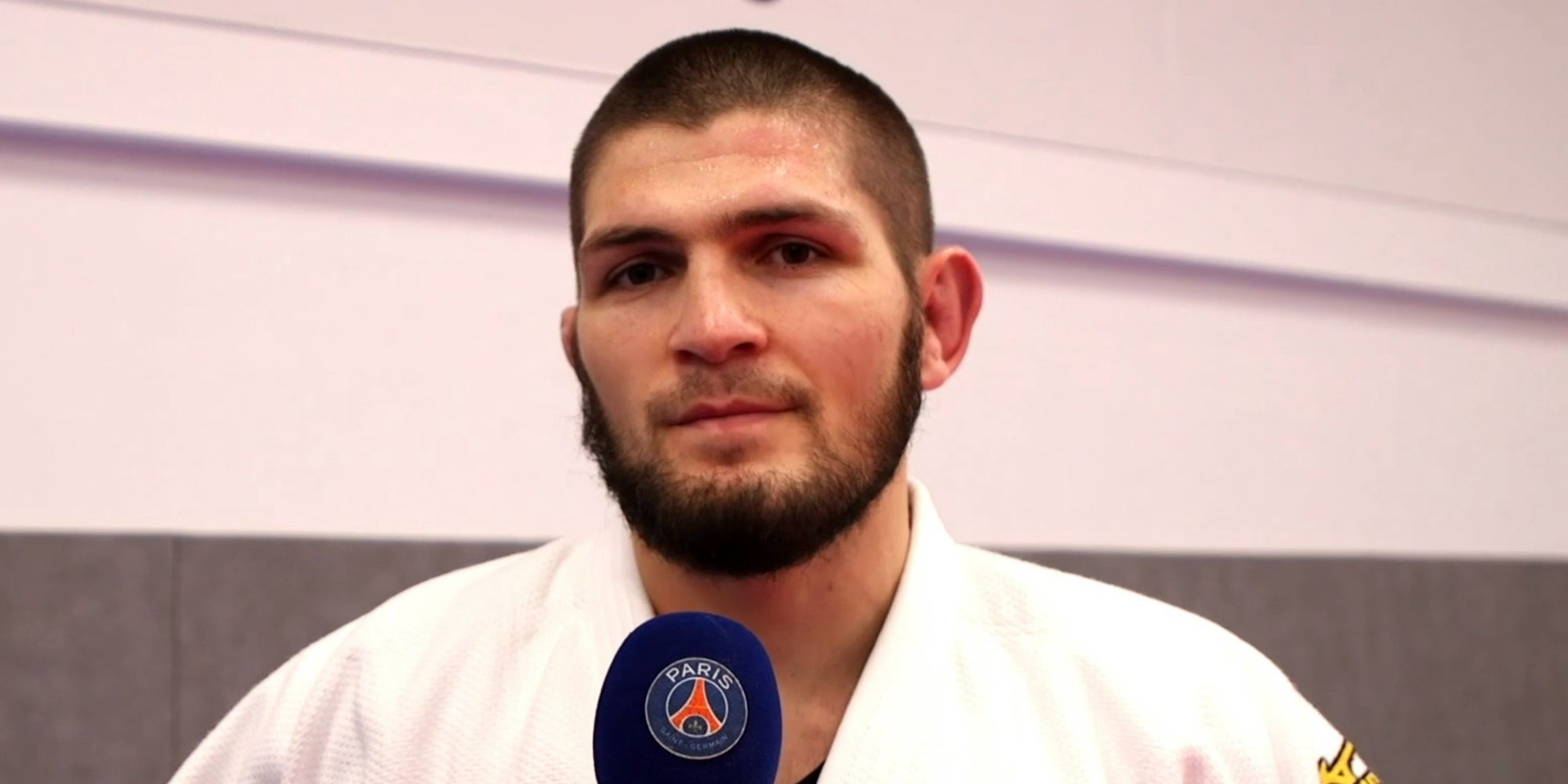Le combattant MMA Khabib Nurmagomedov en visite au Dojo Paris Saint-Germain Judo, en novembre 2018.