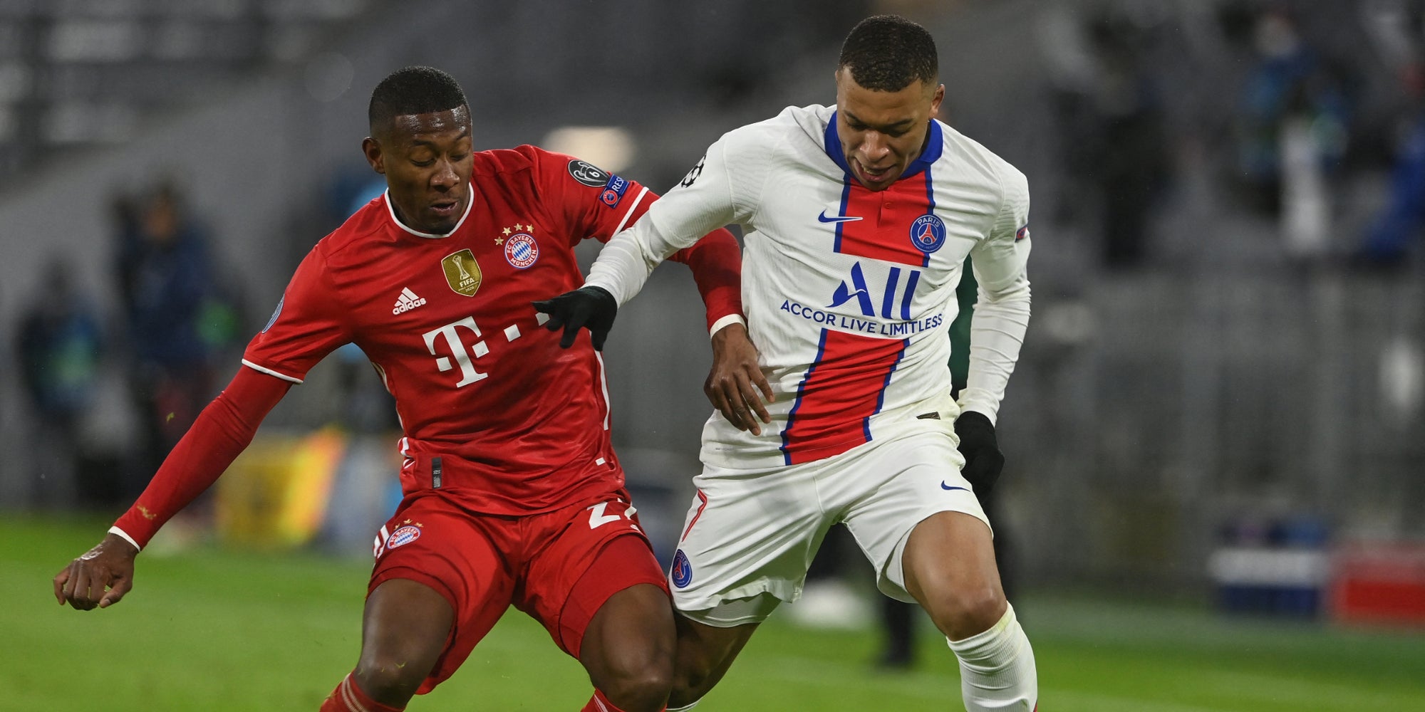 David Alaba et Kylian Mbappé lors du match aller entre le Bayern et le PSG pour les quarts de Ligue des Champions, à Munich, le 7 avril 2021.