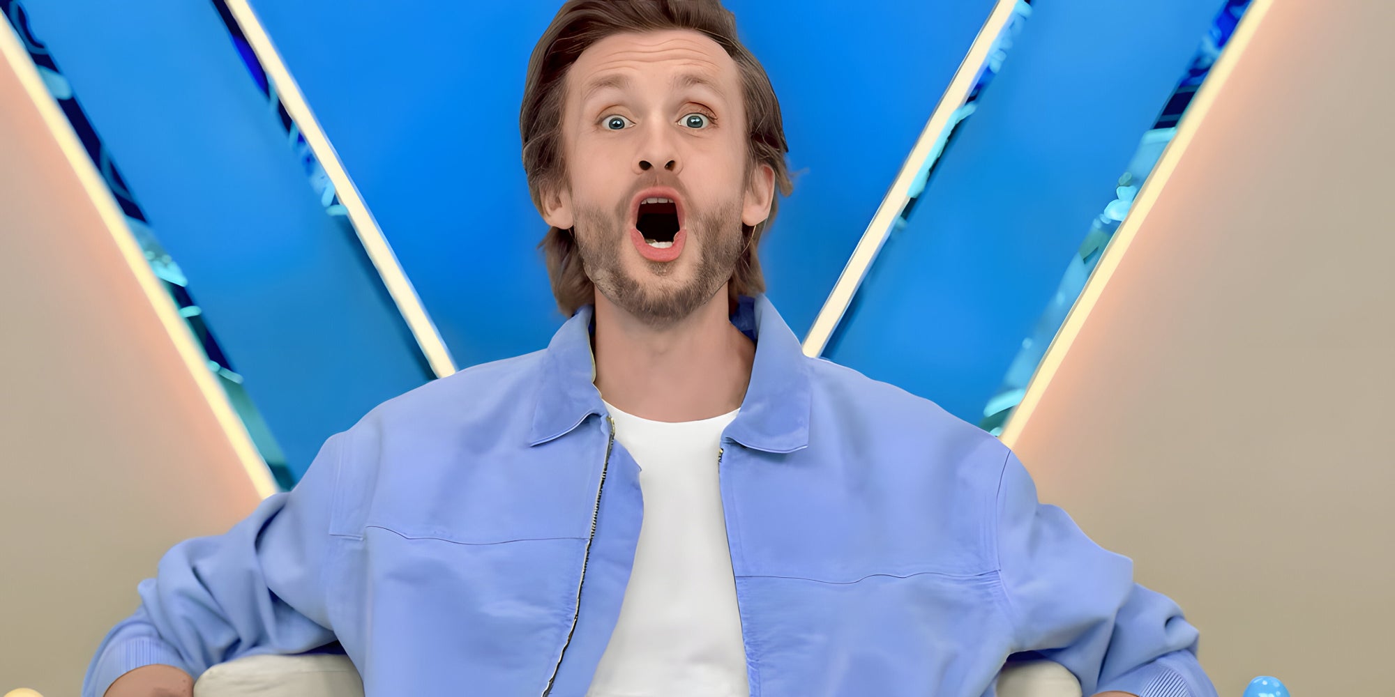 Philippe Lacheau s'apprête à arbitrer une toute nouvelle saison de ''LOL : qui rit, sort !'' sur Prime Video.