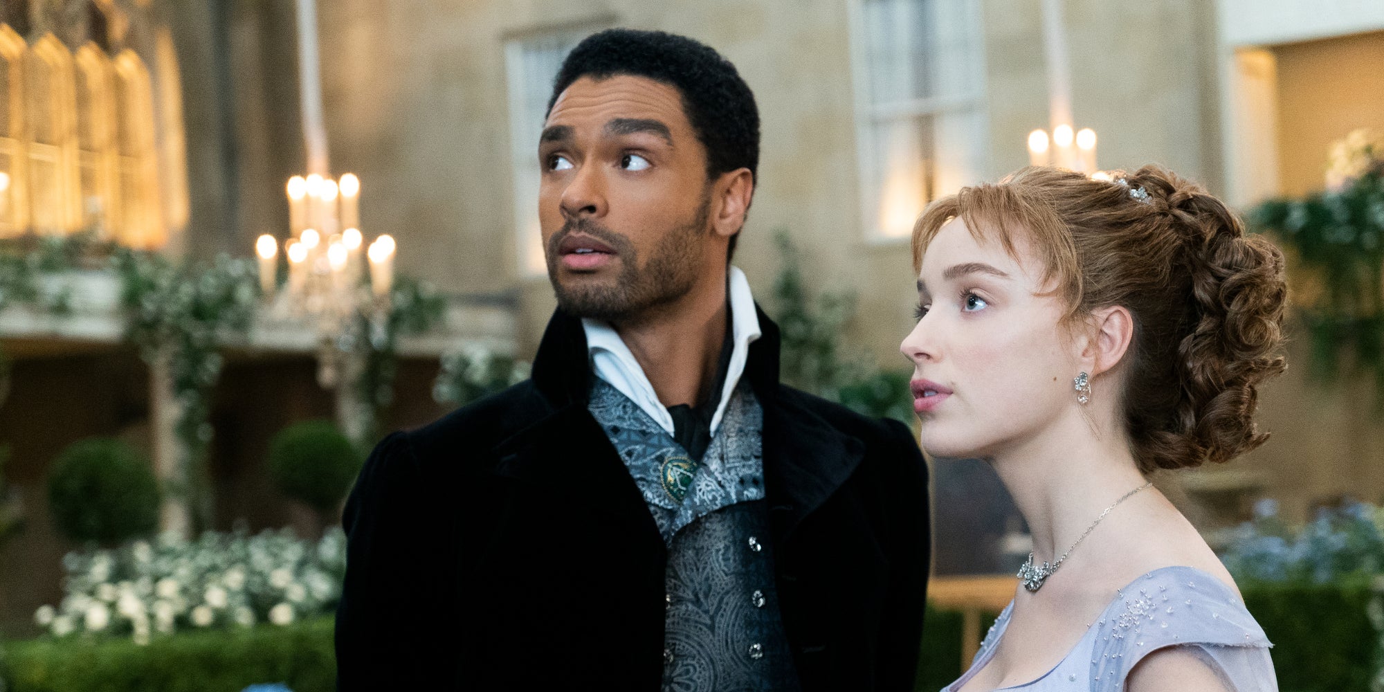 Regé-Jean Page (le Duc de Hastings) et Phoebe Dynevor (Daphne Bridgerton) dans La Chronique des Bridgerton