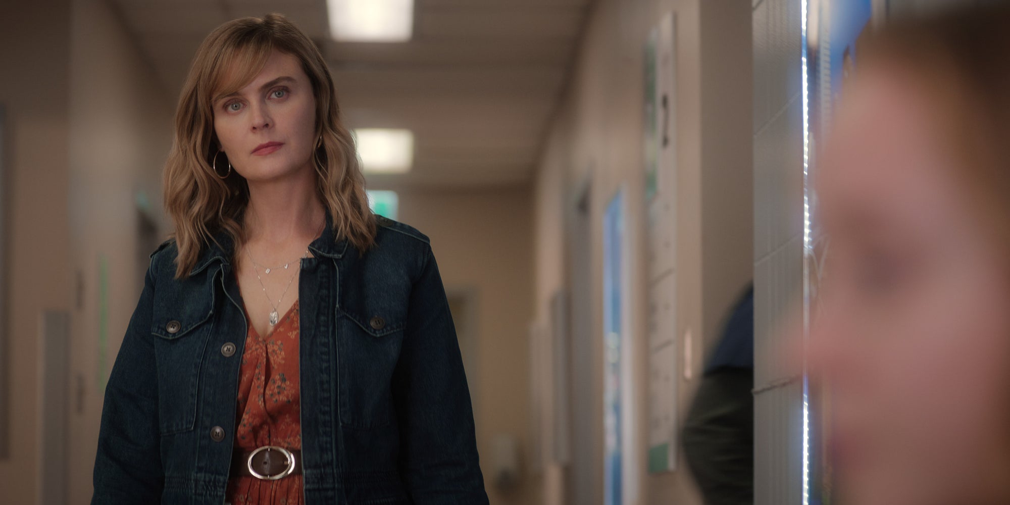 De nombreux fans seront certainement ravis de retrouver Emily Deschanel, dans la peau cette fois d'une psychiatre, dans la mini-série Netflix "Devil in Ohio".